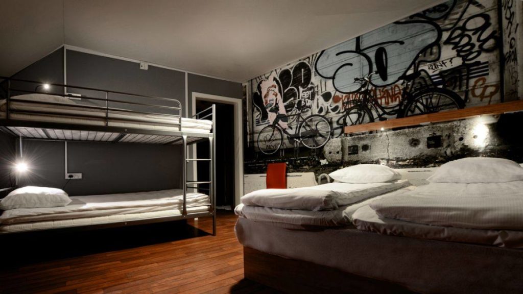 hostels for travellers