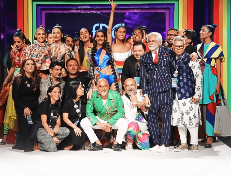 Mr. Sunil Sethi, President FDCI with the designers at the Finale LMIFW SS_19