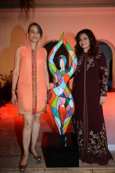 Ms. Anu PD _ Artist Anu Malhotra with her donated sculpture for the charity