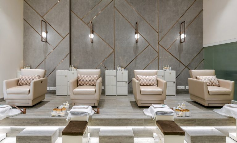 Luxury Spa In Mumbai White Door