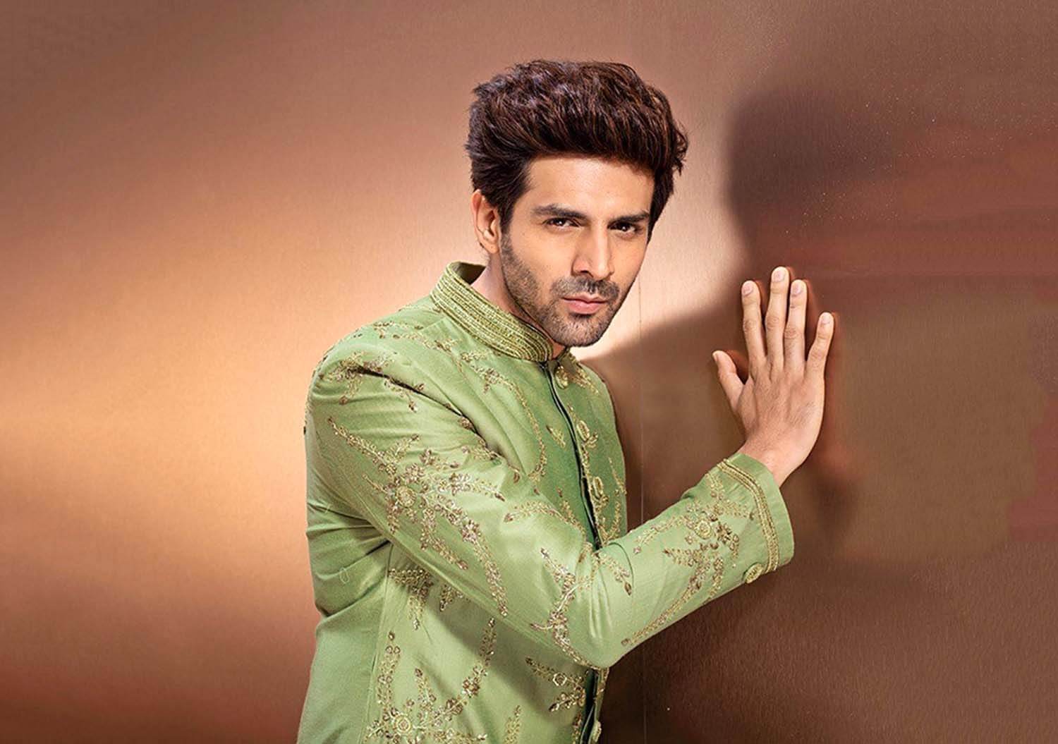 Dostana 2' will have a new male lead, Kartik Aaryan to be replaced - The  Economic Times
