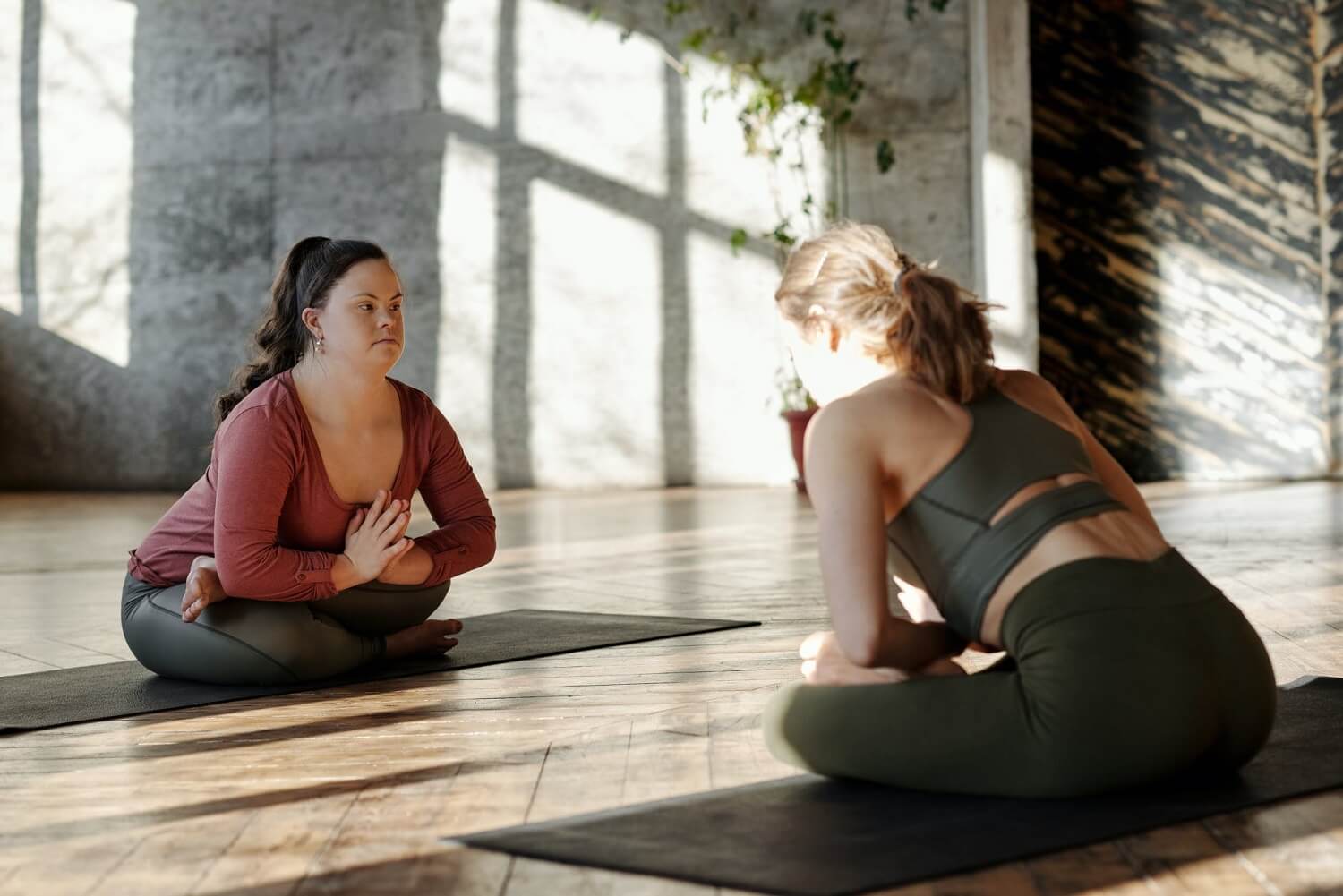 5 Reasons Couples Should Do Yoga Together