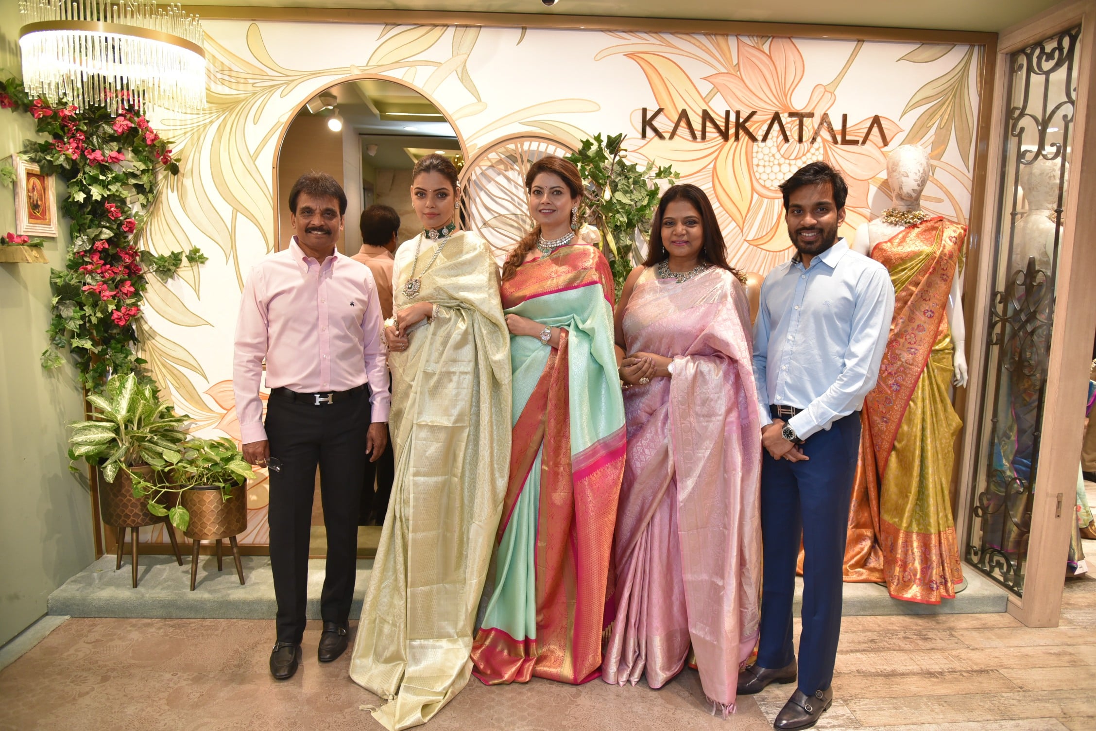 Vastranand 5.5 m (separate blouse piece) Dhriti Kankatala 04 Banarasi Silk  Woven Saree, With Blouse Piece