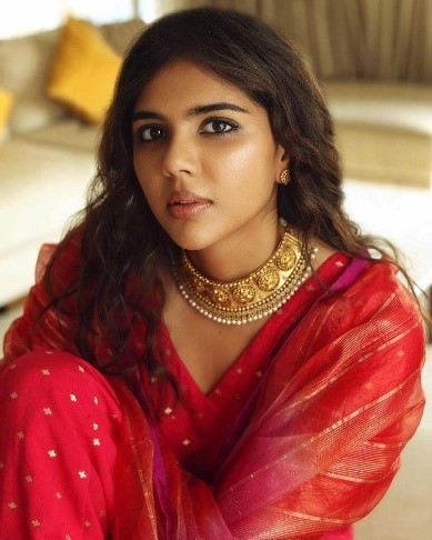 Celebrating Kalyani Priyadarshan birthday with her top 5 awe- inspiring  looks wearing jewellery from Kalyan Jewellers - Bold Outline : India's  leading Online Lifestyle, Fashion & Travel Magazine.