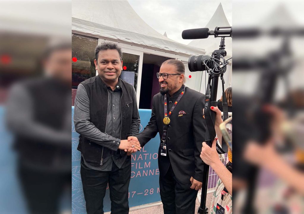 We Wish You A Very Happy Birthday Karishma Kapoor!