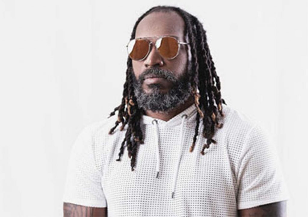 We Wish You A Very Happy Birthday Karishma Kapoor!