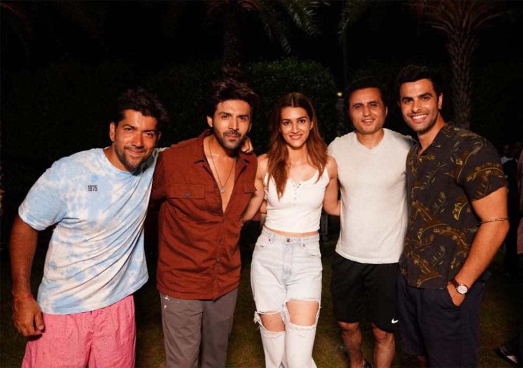 We Wish You A Very Happy Birthday Karishma Kapoor!