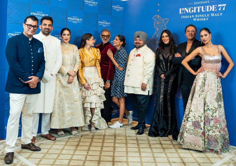 We Wish You A Very Happy Birthday Karishma Kapoor!